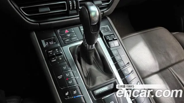 Porsche Macan 2021 thumb 9