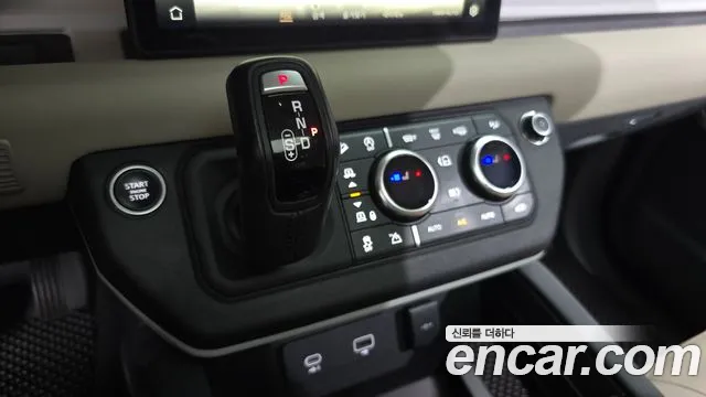 Land Rover Defender 2021 thumb 9