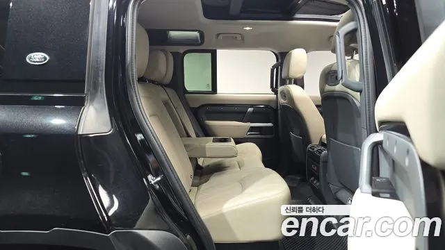 Land Rover Defender 2021 thumb 12