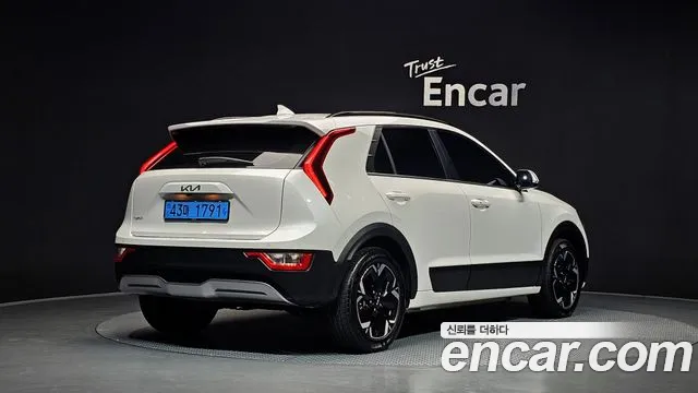 Kia Niro 2023 thumb 2