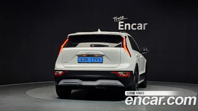 Kia Niro 2023 thumb 4