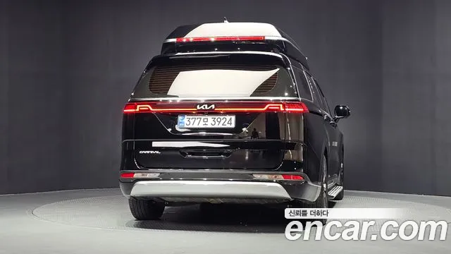 Kia Carnival 2023 thumb 4