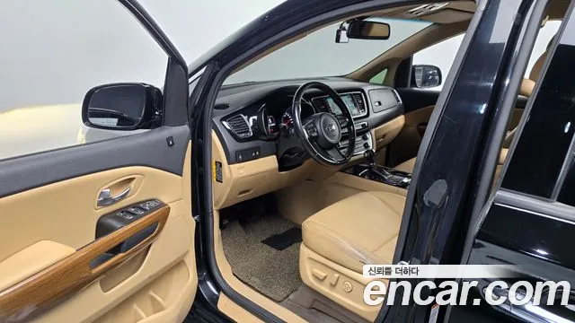 Kia Carnival 2014 thumb 10