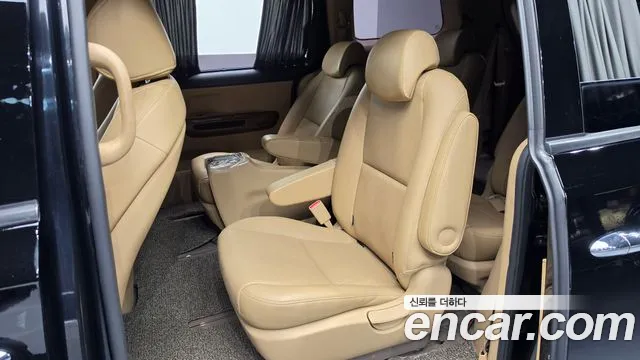 Kia Carnival 2014 thumb 11