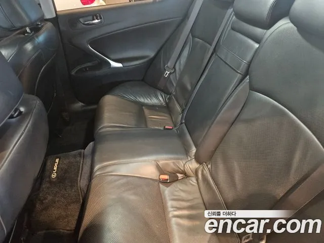 Lexus IS 2008 thumb 10