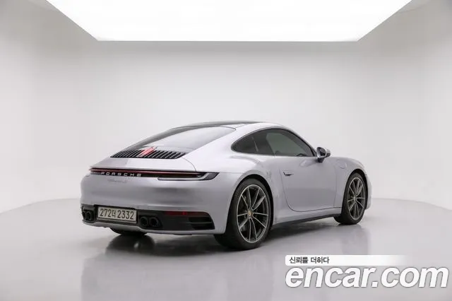 Porsche 911 2020 thumb 6