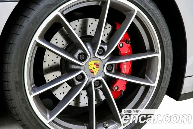 Porsche 911 2020 thumb 9