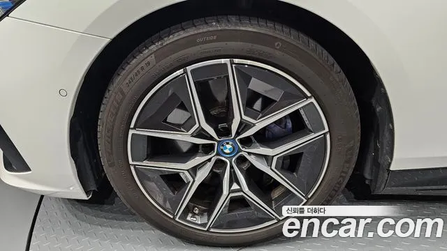 BMW i5 2025 thumb 4