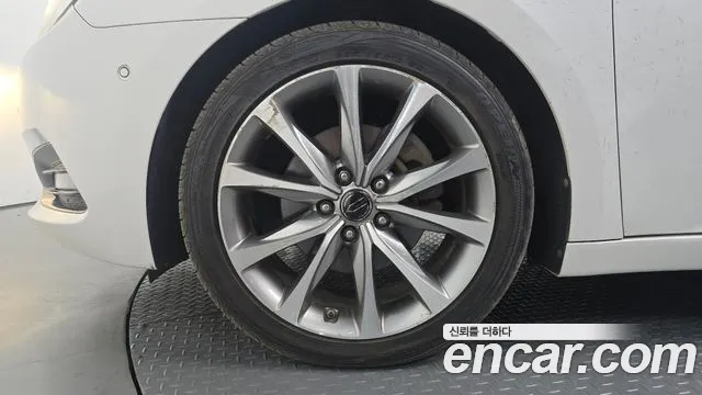 Hyundai i40 2012 thumb 4