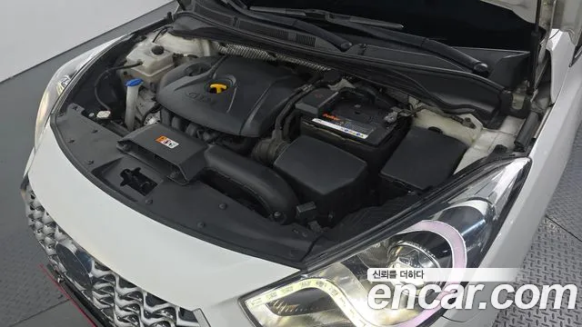 Hyundai i40 2012 thumb 5