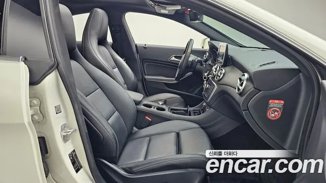 Mercedes-Benz CLA 2016 thumb 11