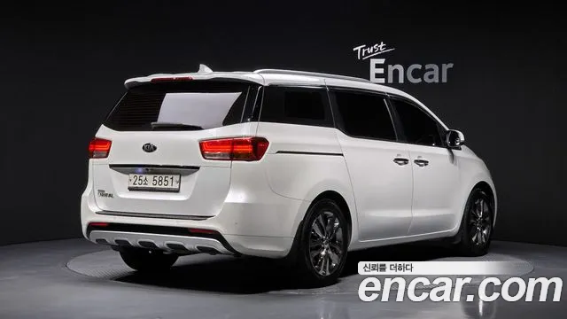 Kia Carnival 2015 thumb 2