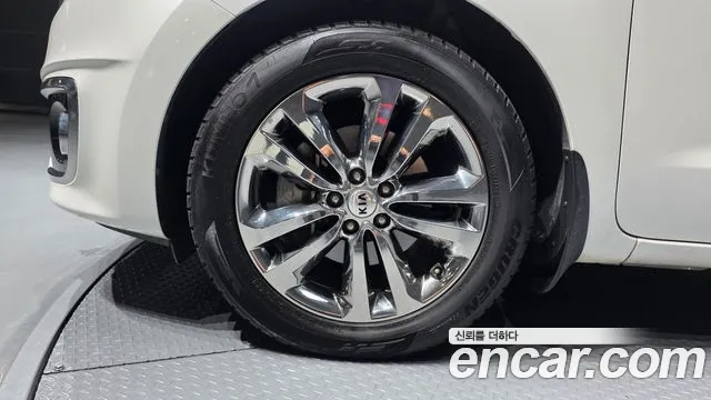 Kia Carnival 2015 thumb 5