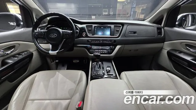 Kia Carnival 2015 thumb 7
