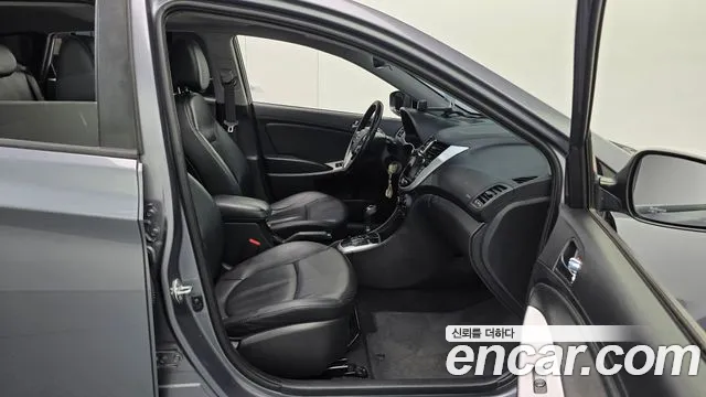 Hyundai Accent 2013 thumb 11
