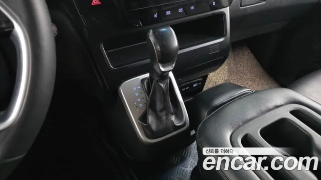 Hyundai Staria 2021 thumb 9