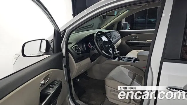 Kia Carnival 2019 thumb 10