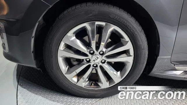 Kia Carnival 2016 thumb 5