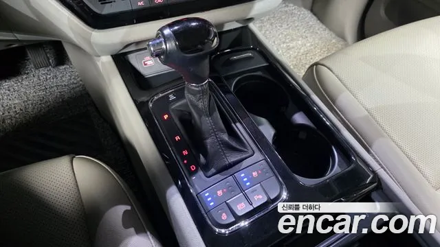 Kia Carnival 2016 thumb 9