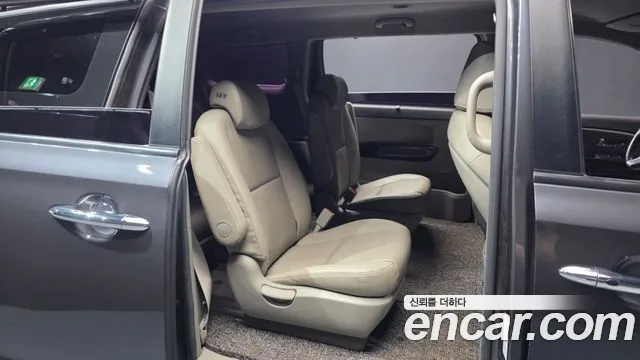 Kia Carnival 2016 thumb 12