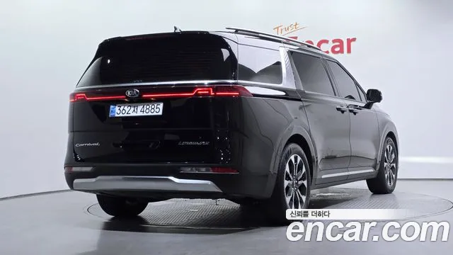 Kia Carnival 2021 thumb 2
