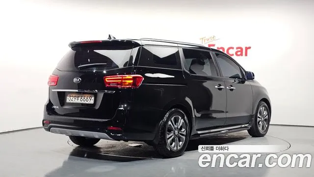 Kia Carnival 2018 thumb 2