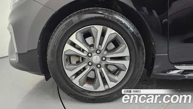 Kia Carnival 2018 thumb 5