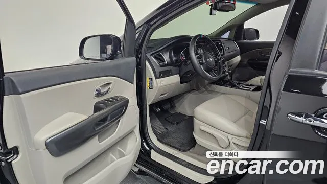 Kia Carnival 2018 thumb 10