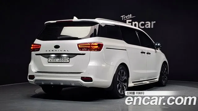 Kia Carnival 2018 thumb 2