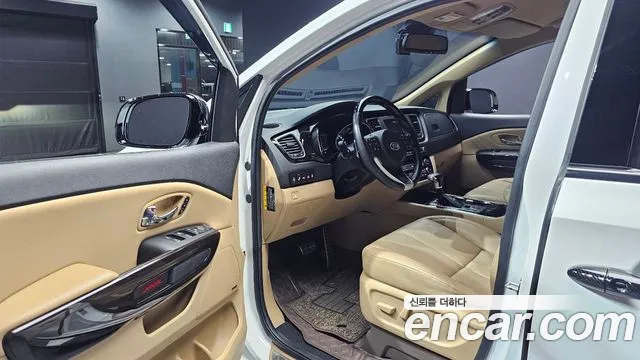 Kia Carnival 2018 thumb 10