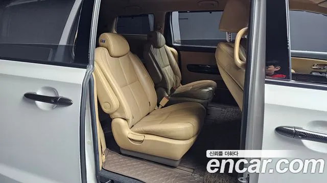Kia Carnival 2018 thumb 11
