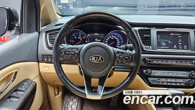 Kia Carnival 2018 thumb 12