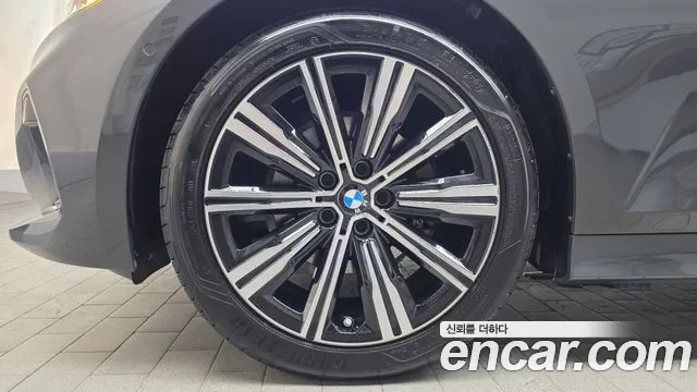 BMW 3-Series 2025 thumb 4