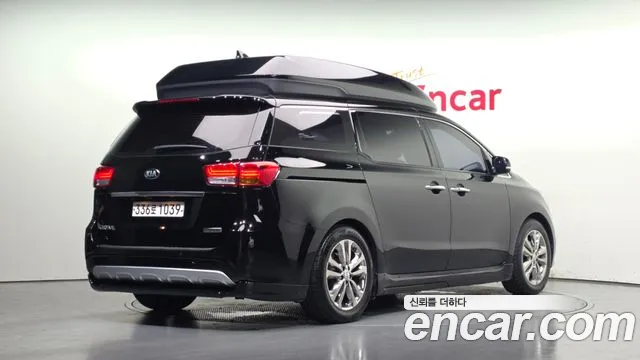 Kia Carnival 2017 thumb 2