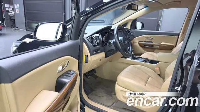 Kia Carnival 2017 thumb 10