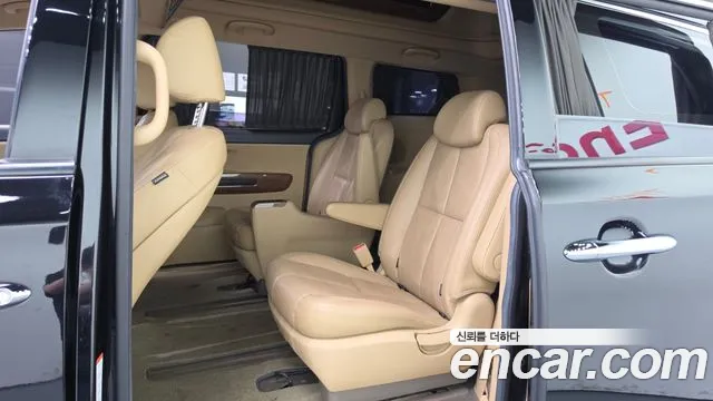 Kia Carnival 2017 thumb 11