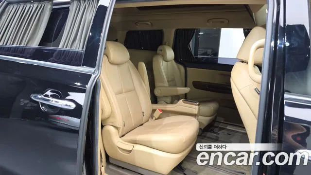 Kia Carnival 2017 thumb 12