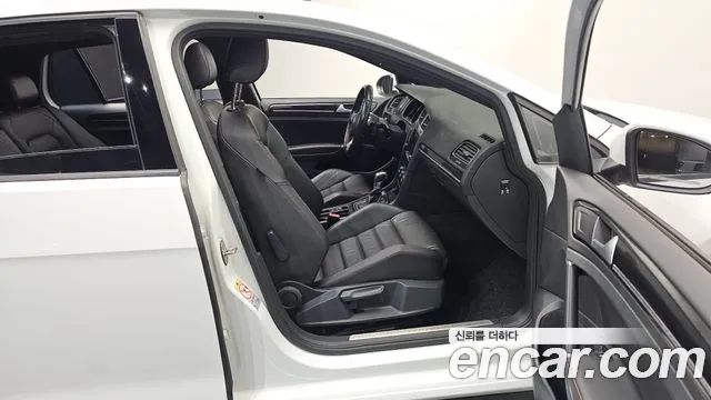 Volkswagen Golf Sportsvan 2016 thumb 11