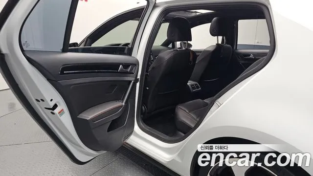 Volkswagen Golf Sportsvan 2016 thumb 12
