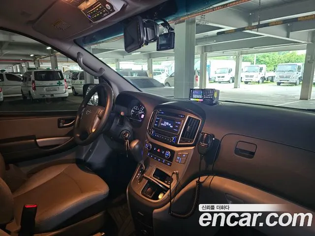 Hyundai Starex 2017 thumb 10