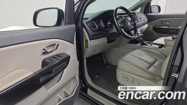 Kia Carnival 2019 thumb 10