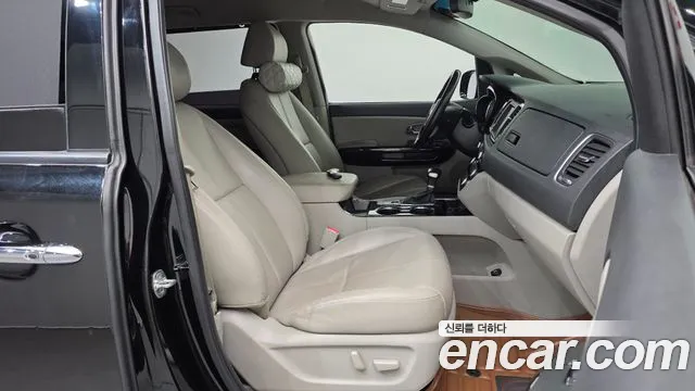 Kia Carnival 2019 thumb 11