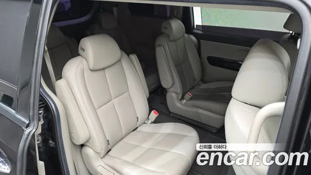 Kia Carnival 2019 thumb 12