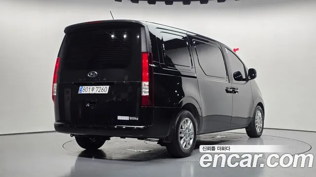 Hyundai Staria 2024 thumb 2