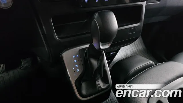 Hyundai Staria 2024 thumb 9
