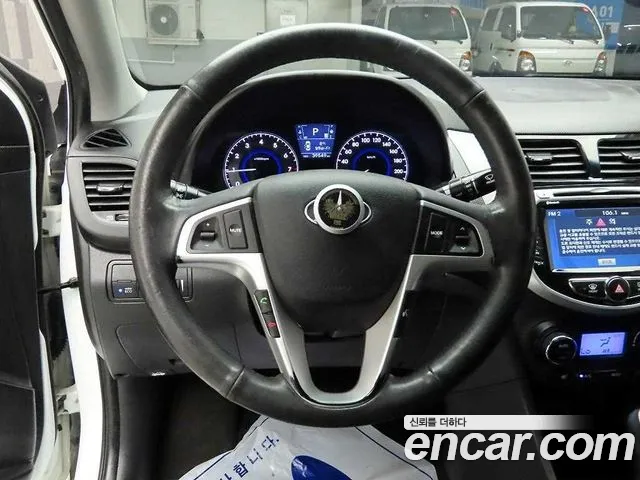 Hyundai Accent 2013 thumb 8
