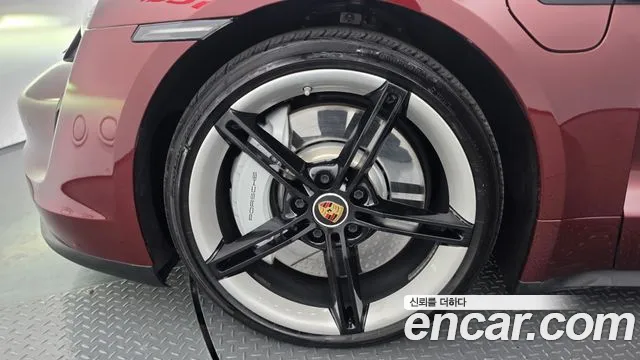 Porsche Taycan 2020 thumb 5