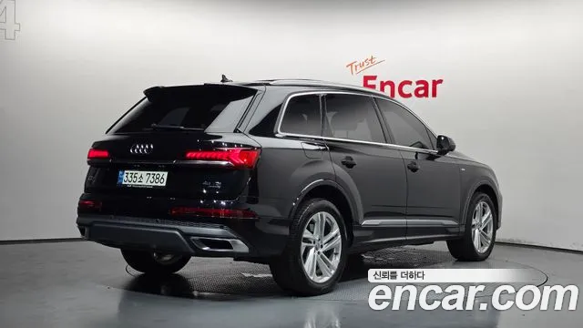 Audi Q7 2021 thumb 2