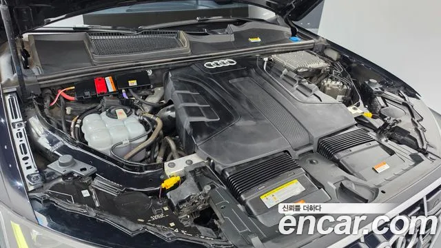 Audi Q7 2021 thumb 6