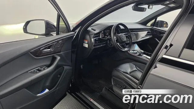 Audi Q7 2021 thumb 10